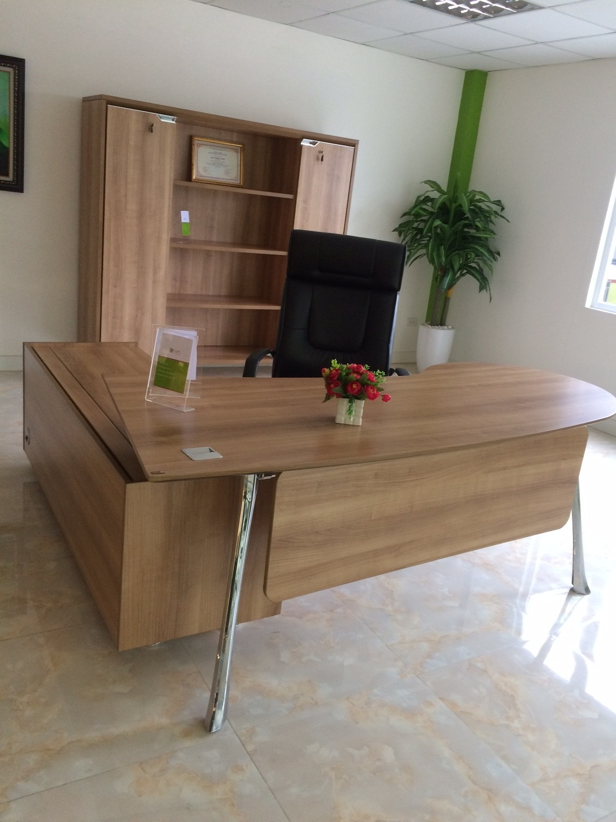 bàn làm việc giám đốc chân sắt fami lufa